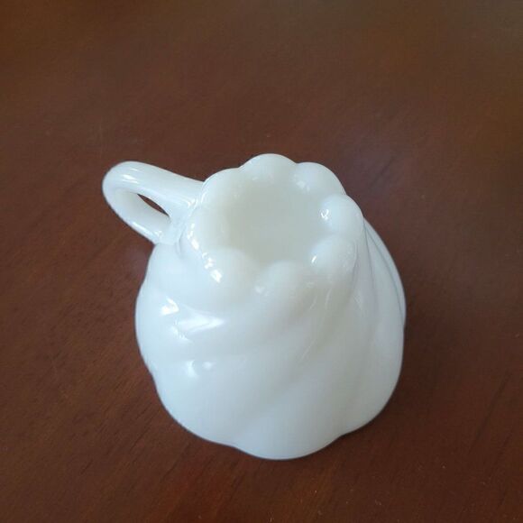 Vintage Milk-Glass Tea Cups With Swirl Design (Set of 4) - Picture 7 of 10